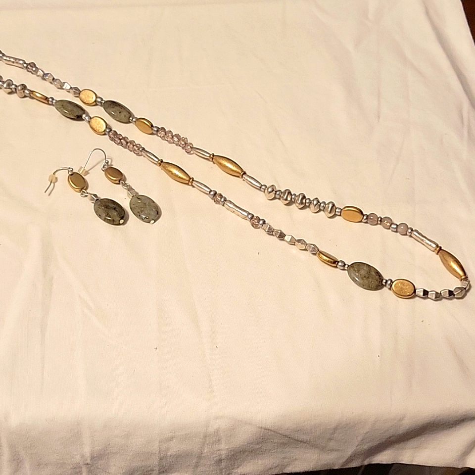 Premier Designs 364 Silver Gold And Green Bead Jewelry Set 17$